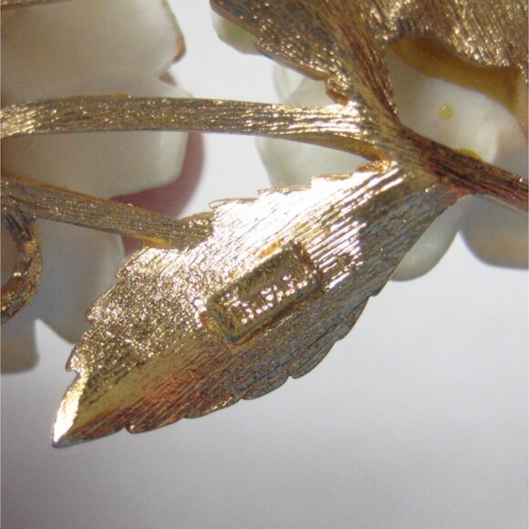 Crown Trifari Brooch Pin Vintage 1960 1950 Flower Enamel Mid Century MOD - Picture 4 of 10